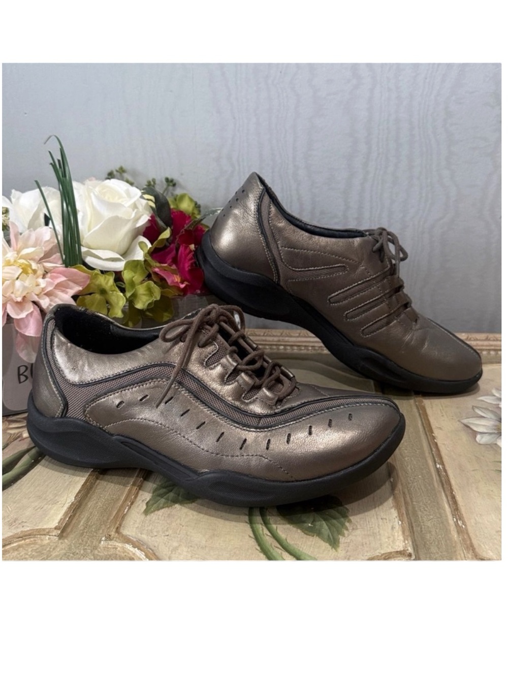 Clarks Wave Walk Bronze Metallic Leather Comfort Walking Shoes Sneakers Sz 7 M